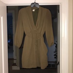 Army green three-quarter length sleeve dress